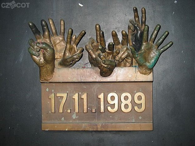 Rok zázraku (beseda k 30. výročí sametové revoluce)