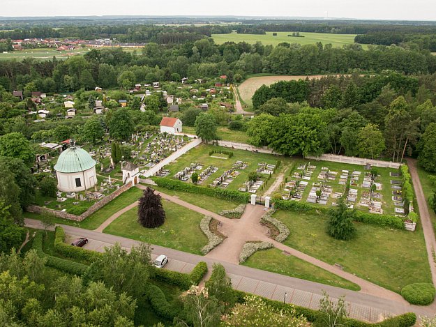 Lázně Bohdaneč - cemetery